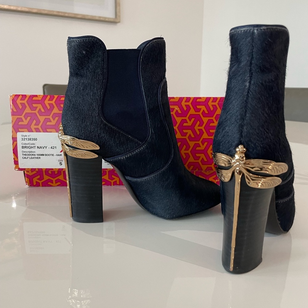 Tory Burch Navy Calf Hair Leather w/ Gold Firefly Detail size 5
